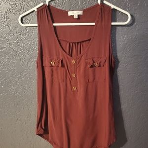 Maroon sleeveless blouse with pockets
